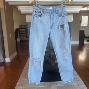A&F The Mom High Rise Light Wash SIze 27/4